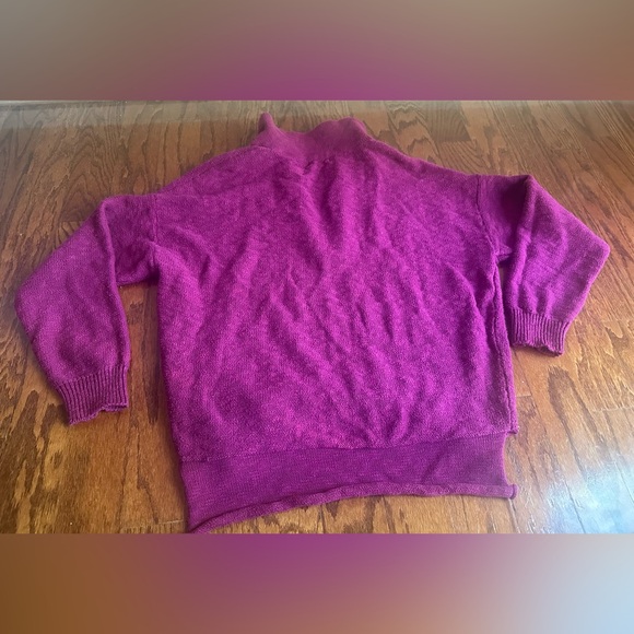 Vestique V-Neck Sweater in Rich Magenta Size S - Picture 2 of 3
